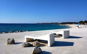 Abelia Pool View Studio